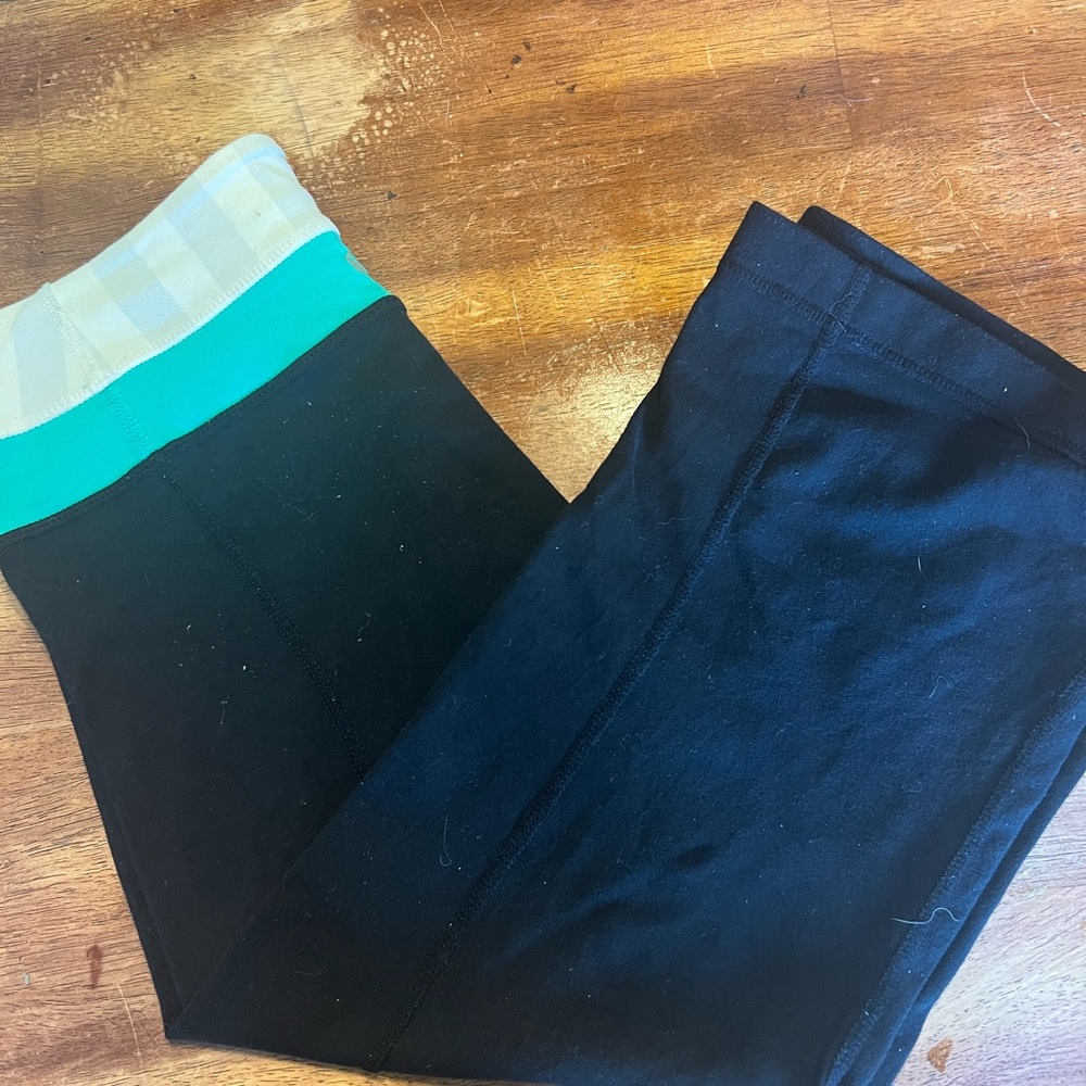 Lululemon Sz 2 reversible leggings crop